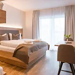Sonnenhang Hotel *
